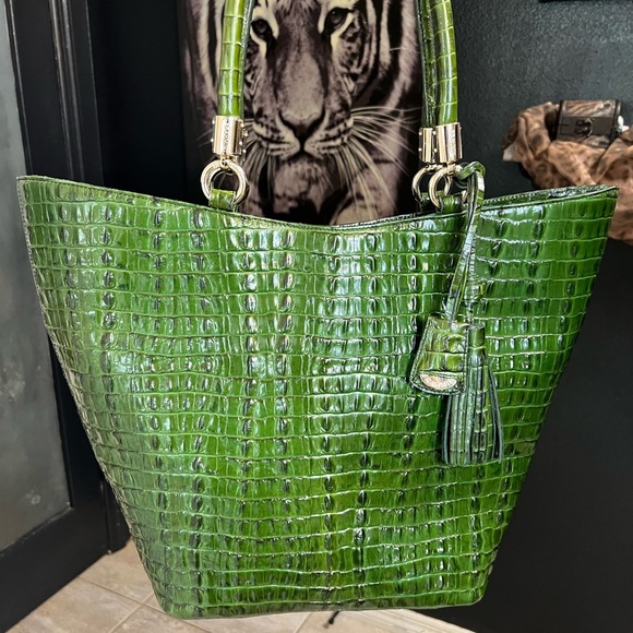 💚🐊BRAHMIN RACING GREEN LA SCALA GENUINE LEATHER STUNNING SWEETHEART TOTE🐊💚 - Picture 4 of 17